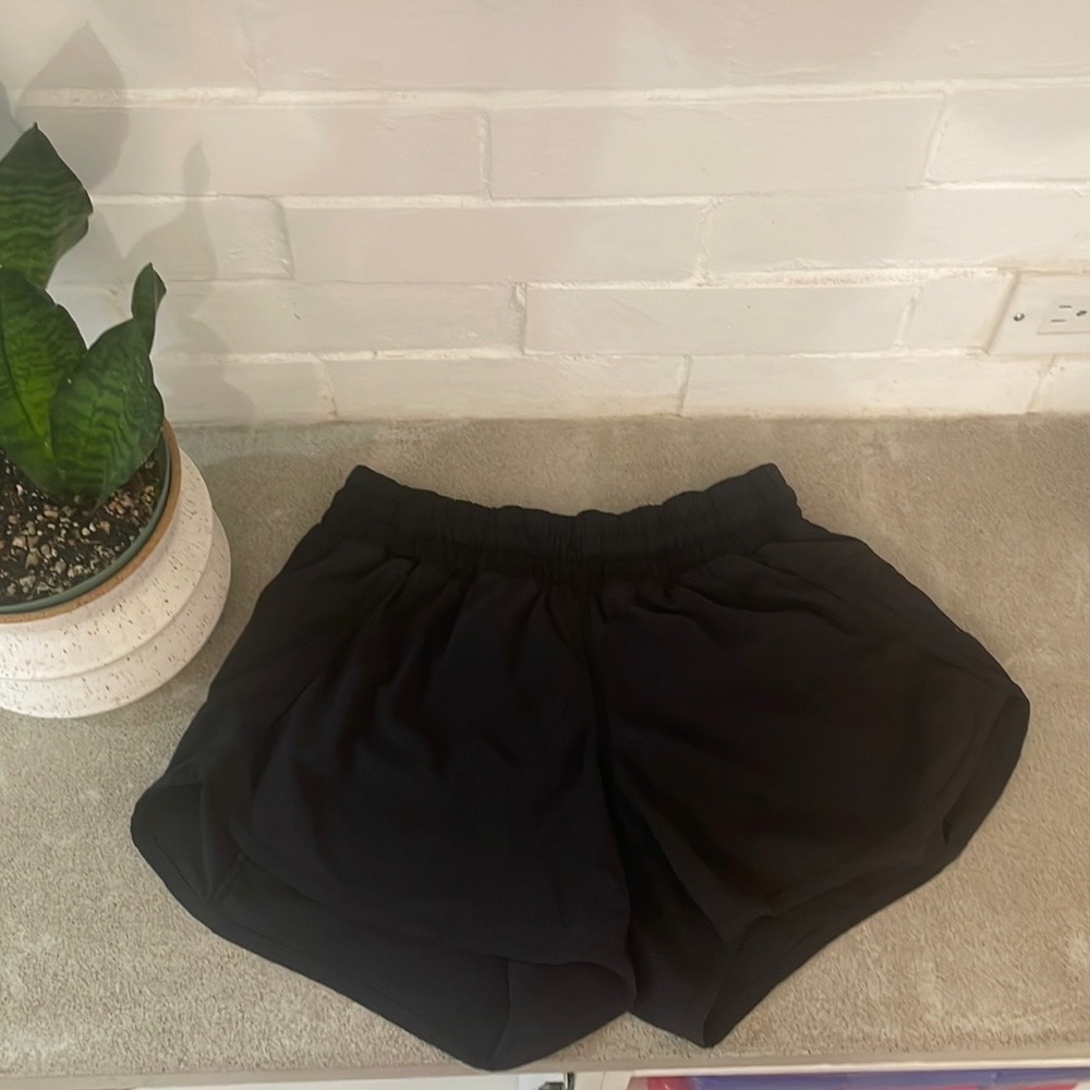 Lululemon Tracker Low-Rise Lined Short 4" Sz 6